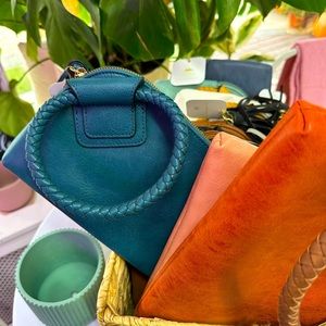 BOHO CLUTCHES/WRISTLETS